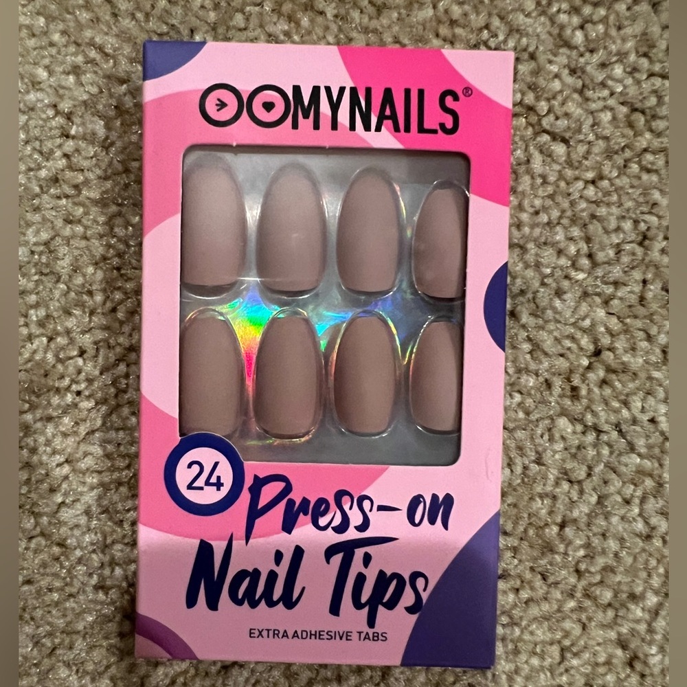 Press on nails